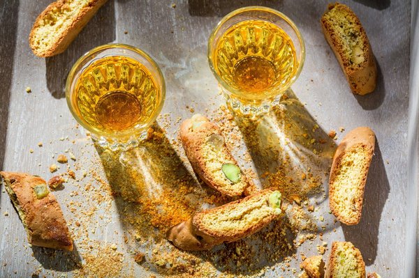 Can You Suggest a Wine Cooler that Maintains Different Temperatures for Reds and Whites?